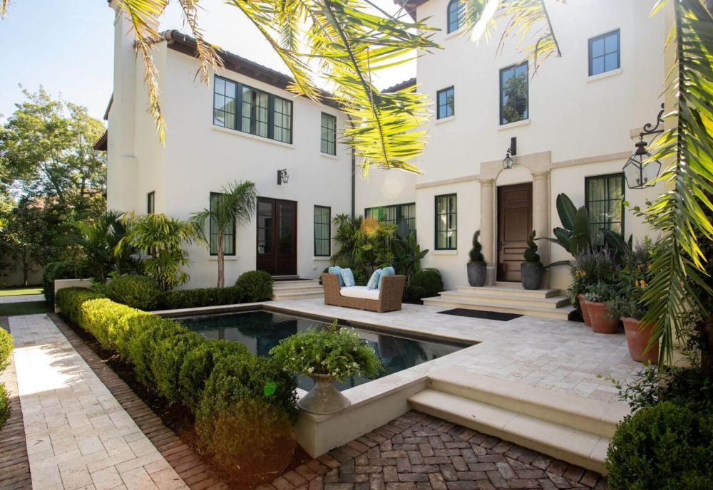 Exterior high end home with pool Sea Island