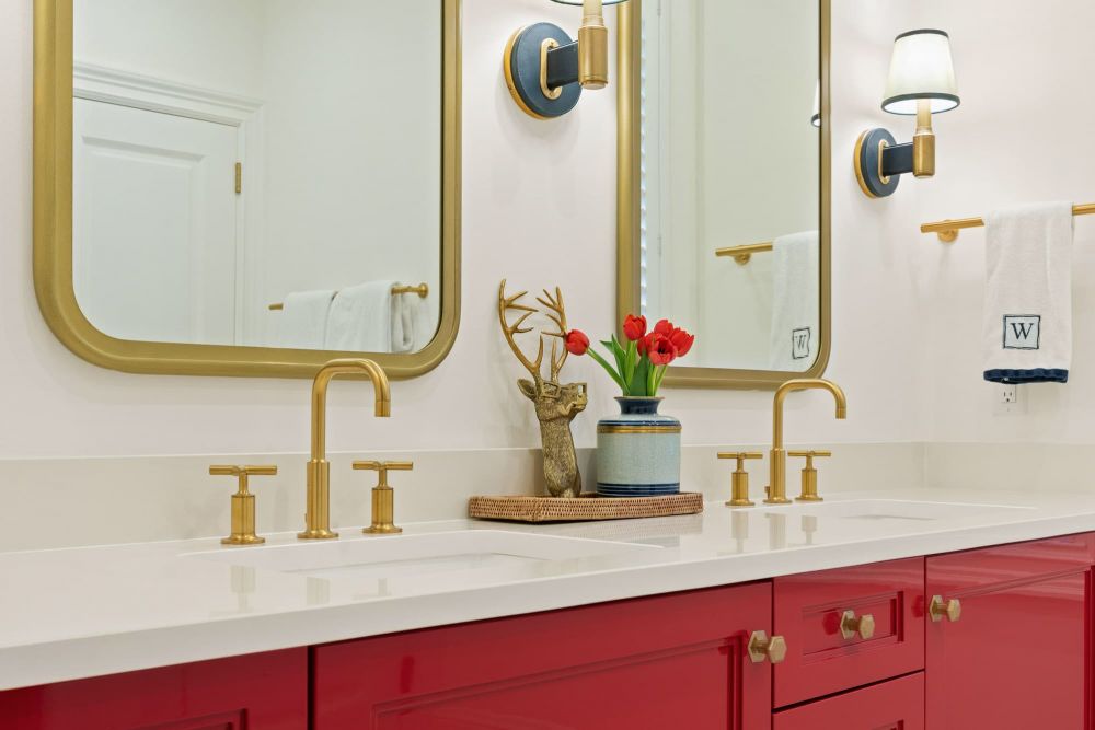 white kitchen with flowers Sea Island