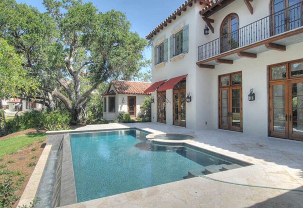 Custom home with pool Sea Island 